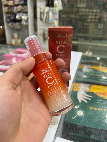 سرم صورت ویتامین C بوست«انرژیبخش و درخشانکننده پوست با قدرت آنتیاکسیدانی ویتامین C»