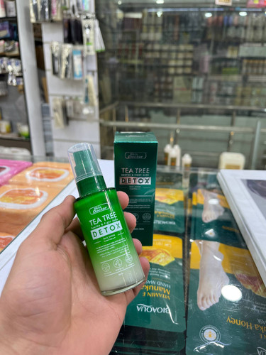 سرم صورت چای سبز دتوکس«پاکسازی عمیق و کنترل چربی برای پوستی شفاف و بدون آکنه»