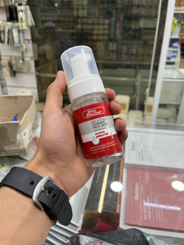 فوم شستشوی روشنکننده آلفا آربوتین اسکیین دکتر«درخشش شفاف، شروعی تازه برای پوست شما»