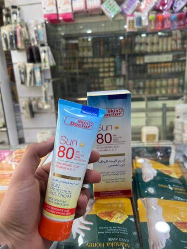 کرم ضدآفتاب صورت SPF 80«محافظت قدرتمند + آبرسانی عمیق برای پوستهای حساس»